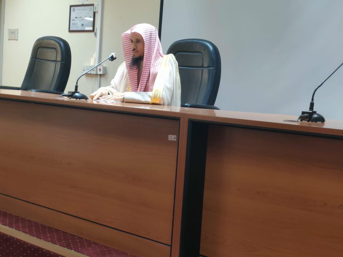 تنفيذ لقاء أكاديمي لطلاب كلية الحديث الشريف بالتعاون مع وحدة التوعية الفكرية يوم الاثنين 27-رجب-1446